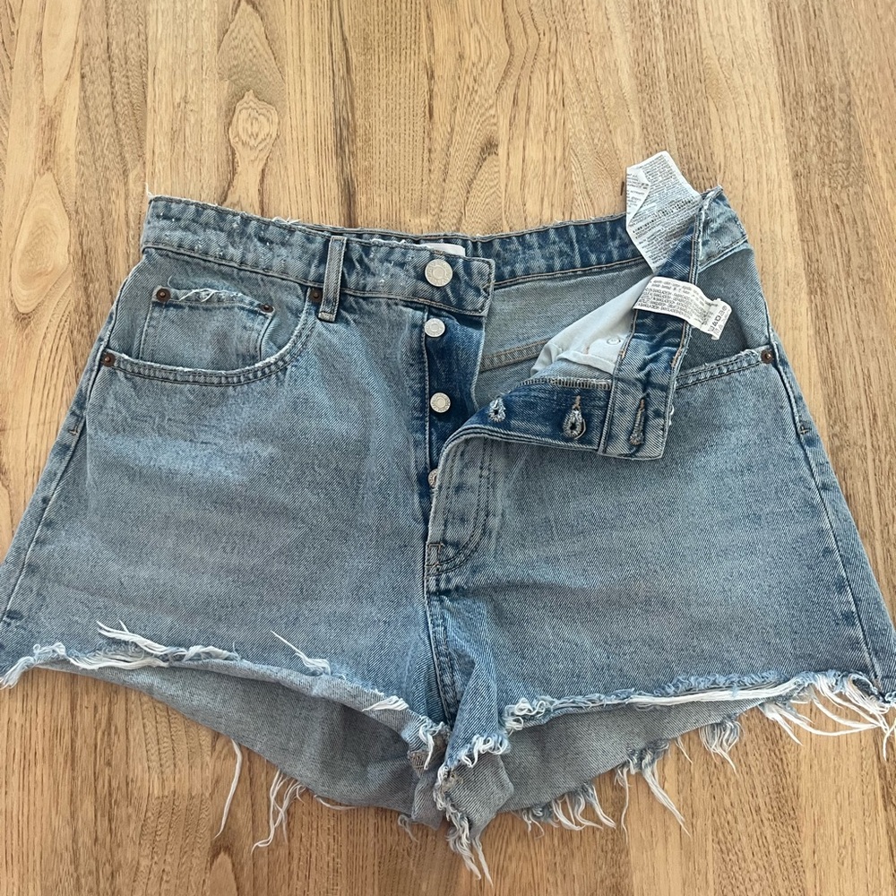LIKE NEW Zara shorts!